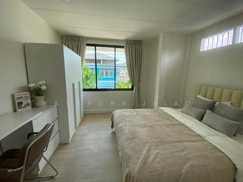 4-BR House, Bangkok, Samsen Nok, Huai Khwang, Bangkok, 4 Bedrooms, 325 sqm, Single Detached House For Rent, by Sataporn Jalao, 500575055 - DDproperty.com