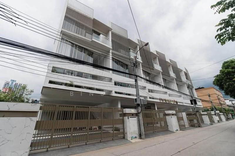 LUXE 35 Ratchada-Ladprao, Bangkok, Soi Lat Phrao 35, Lat Phrao Road, Chan Kasem, Chatuchak, Bangkok, 3 Bedrooms, 400 sqm, Townhouse For Sale, by Patcharaporn Binsorlae, 500575220 - DDproperty.com