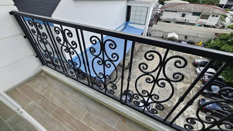 GM Residence, Bangkok, Soi Ekkamai 18, Khlong Tan Nua, Watthana, Bangkok, 3 Bedrooms, 220 sqm, Condo For Rent, by BANGKOK PROPERTY AGENTS, 500575438 - DDproperty.com