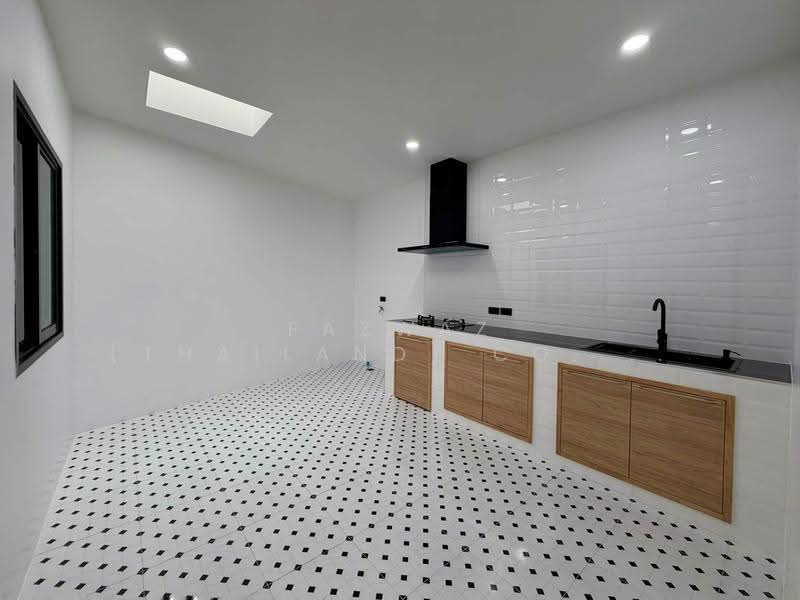 Renovated 2BR Corner House in Ratsada Phuket | Near Central Phuket & Hospital, phuket, Ratsada, Muang Phuket, Phuket, 2 Bedrooms, 95 sqm, Single Detached House For Sale, by Fazwaz (Thailand) Co., Ltd., 500575471 - DDproperty.com