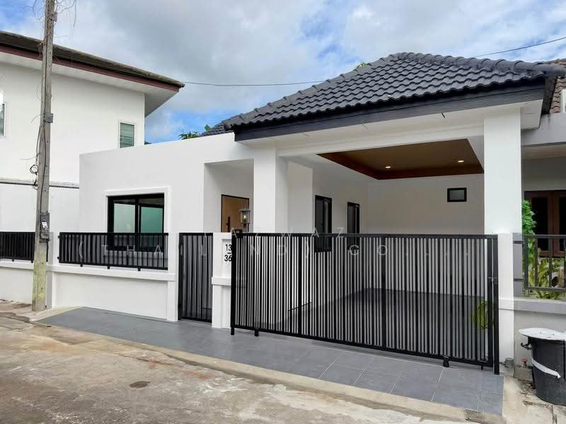 Renovated 2BR Corner House in Ratsada Phuket | Near Central Phuket & Hospital, phuket, Ratsada, Muang Phuket, Phuket, 2 Bedrooms, 95 sqm, Single Detached House For Sale, by Fazwaz (Thailand) Co., Ltd., 500575471 - DDproperty.com