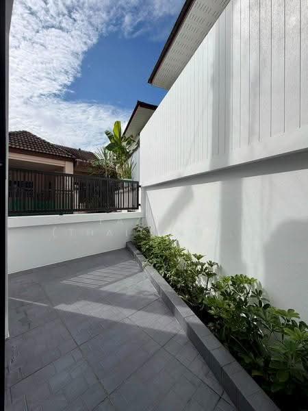 Renovated 2BR Corner House in Ratsada Phuket | Near Central Phuket & Hospital, phuket, Ratsada, Muang Phuket, Phuket, 2 Bedrooms, 95 sqm, Single Detached House For Sale, by Fazwaz (Thailand) Co., Ltd., 500575471 - DDproperty.com