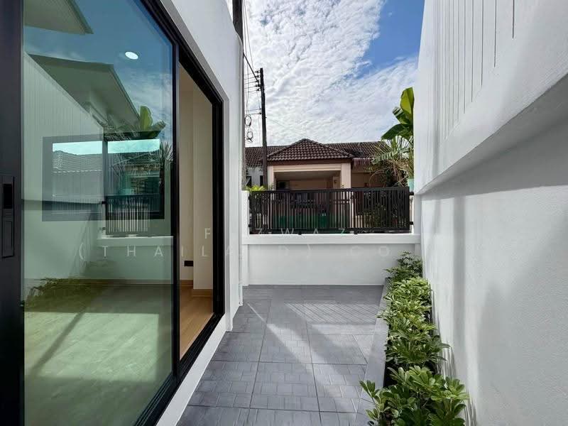 Renovated 2BR Corner House in Ratsada Phuket | Near Central Phuket & Hospital, phuket, Ratsada, Muang Phuket, Phuket, 2 Bedrooms, 95 sqm, Single Detached House For Sale, by Fazwaz (Thailand) Co., Ltd., 500575471 - DDproperty.com