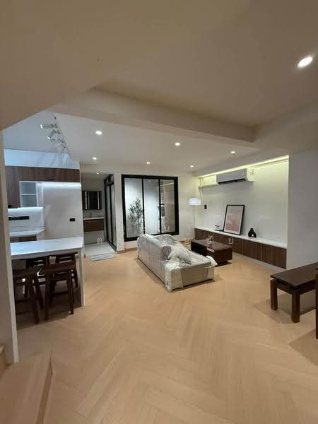 รีโนเวทใหม่ทั้งหลัง ทำเล MRTภาวนา ขายทาวน์โฮม 2 ชั้น บ้านสวย ทำเลดี พร้อมอยู่, Bangkok, ลาดพร้าว, Chan Kasem, Chatuchak, Bangkok, 3 Bedrooms, 144 sqm, Townhouse For Sale, by บุษบา รัตนวงษ์ชัย, 500575523 - DDproperty.com