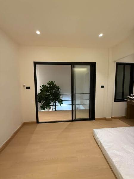 รีโนเวทใหม่ทั้งหลัง ทำเล MRTภาวนา ขายทาวน์โฮม 2 ชั้น บ้านสวย ทำเลดี พร้อมอยู่, Bangkok, ลาดพร้าว, Chan Kasem, Chatuchak, Bangkok, 3 Bedrooms, 144 sqm, Townhouse For Sale, by บุษบา รัตนวงษ์ชัย, 500575523 - DDproperty.com