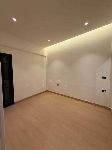 รีโนเวทใหม่ทั้งหลัง ทำเล MRTภาวนา ขายทาวน์โฮม 2 ชั้น บ้านสวย ทำเลดี พร้อมอยู่, Bangkok, ลาดพร้าว, Chan Kasem, Chatuchak, Bangkok, 3 Bedrooms, 144 sqm, Townhouse For Sale, by บุษบา รัตนวงษ์ชัย, 500575523 - DDproperty.com