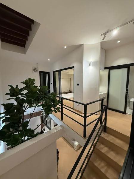 รีโนเวทใหม่ทั้งหลัง ทำเล MRTภาวนา ขายทาวน์โฮม 2 ชั้น บ้านสวย ทำเลดี พร้อมอยู่, Bangkok, ลาดพร้าว, Chan Kasem, Chatuchak, Bangkok, 3 Bedrooms, 144 sqm, Townhouse For Sale, by บุษบา รัตนวงษ์ชัย, 500575523 - DDproperty.com