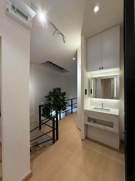 รีโนเวทใหม่ทั้งหลัง ทำเล MRTภาวนา ขายทาวน์โฮม 2 ชั้น บ้านสวย ทำเลดี พร้อมอยู่, Bangkok, ลาดพร้าว, Chan Kasem, Chatuchak, Bangkok, 3 Bedrooms, 144 sqm, Townhouse For Sale, by บุษบา รัตนวงษ์ชัย, 500575523 - DDproperty.com