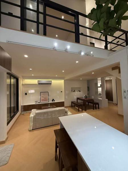 รีโนเวทใหม่ทั้งหลัง ทำเล MRTภาวนา ขายทาวน์โฮม 2 ชั้น บ้านสวย ทำเลดี พร้อมอยู่, Bangkok, ลาดพร้าว, Chan Kasem, Chatuchak, Bangkok, 3 Bedrooms, 144 sqm, Townhouse For Sale, by บุษบา รัตนวงษ์ชัย, 500575523 - DDproperty.com