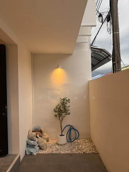 รีโนเวทใหม่ทั้งหลัง ทำเล MRTภาวนา ขายทาวน์โฮม 2 ชั้น บ้านสวย ทำเลดี พร้อมอยู่, กรุงเทพ, ลาดพร้าว, จันทรเกษม, จตุจักร, กรุงเทพ, 144 ตร.ม., ทาวน์เฮ้าส์ ขาย, โดย บุษบา รัตนวงษ์ชัย, 500575523 - DDproperty.com