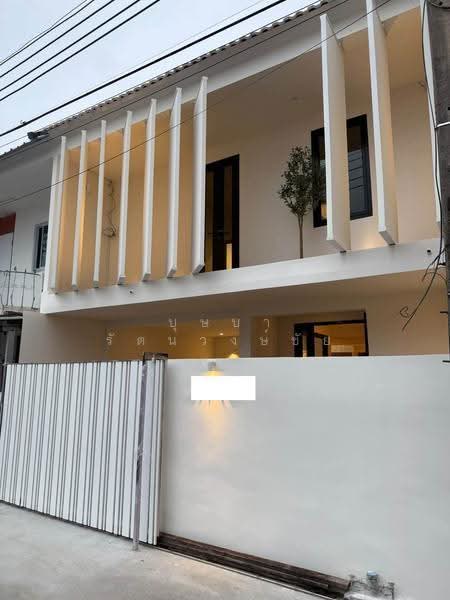 รีโนเวทใหม่ทั้งหลัง ทำเล MRTภาวนา ขายทาวน์โฮม 2 ชั้น บ้านสวย ทำเลดี พร้อมอยู่, Bangkok, ลาดพร้าว, Chan Kasem, Chatuchak, Bangkok, 3 Bedrooms, 144 sqm, Townhouse For Sale, by บุษบา รัตนวงษ์ชัย, 500575523 - DDproperty.com