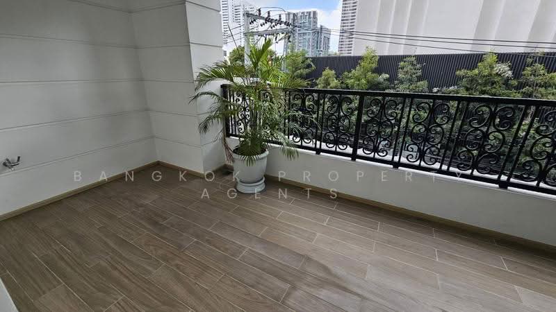 GM Residence, Bangkok, Soi Ekkamai 18, Khlong Tan Nua, Watthana, Bangkok, 3 Bedrooms, 220 sqm, Condo For Rent, by BANGKOK PROPERTY AGENTS, 500575568 - DDproperty.com