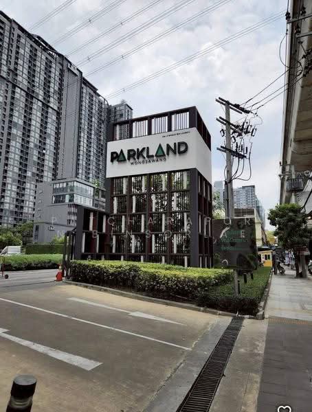 The Parkland Ratchada-Wongsawang, Bangkok, 1305 Bangkok-Nonthaburi Road, Wong Sawang, Bang Sue, Bangkok, 2 Bedrooms, 44 sqm, Condo For Sale, by Patcharaporn Binsorlae, 500575811 - DDproperty.com