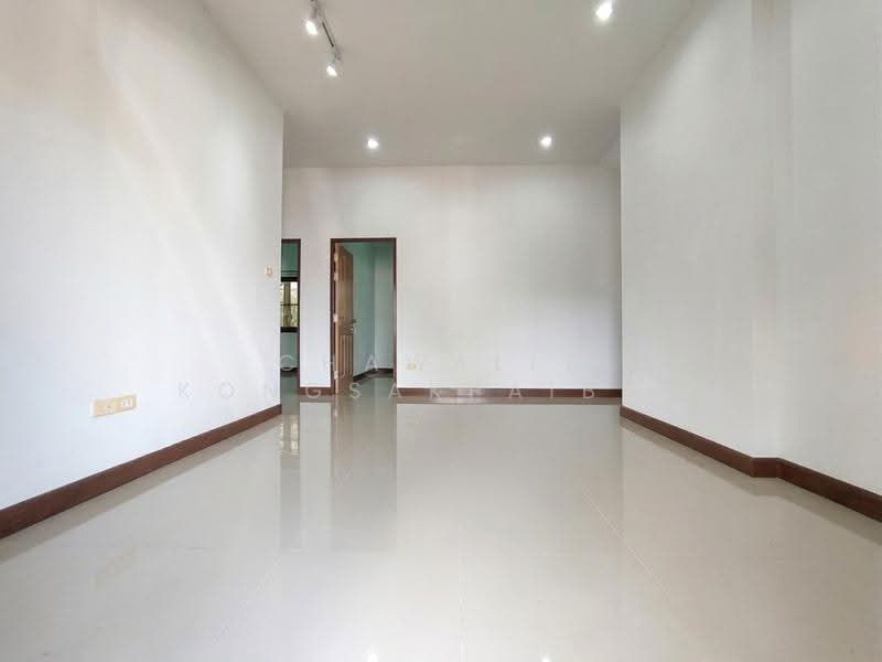 For Sale: Single-story detached house, corner unit, at Pensiri Place Suwinthawong - Suvarnabhumi, Bangkok, สุวินทวงศ์, Lam Toi Ting, Nong Chok, Bangkok, 3 Bedrooms, 150 sqm, Single Detached House For Sale, by CHAWALIT KONGSAKPAIBUL, 500575921 - DDproperty.com