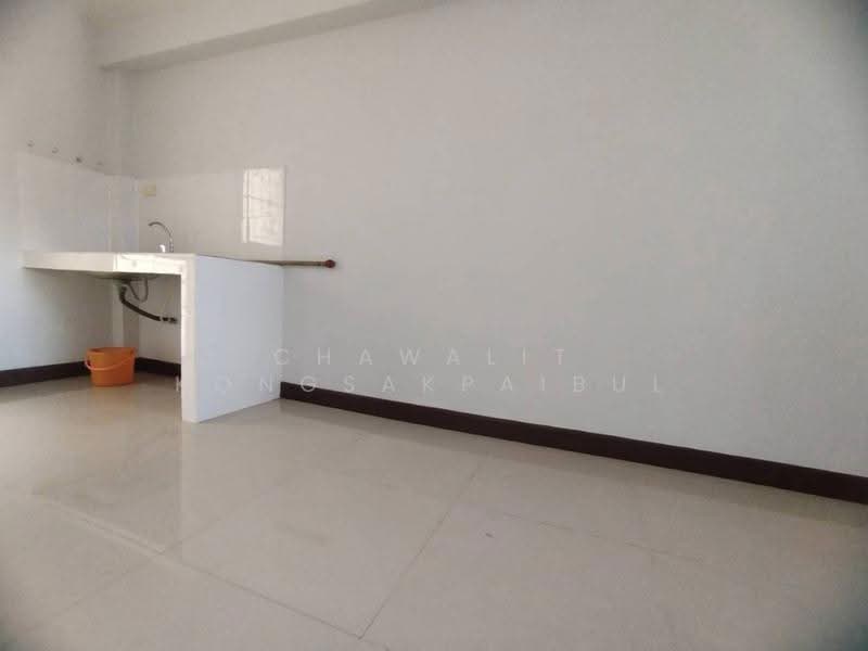 For Sale: Single-story detached house, corner unit, at Pensiri Place Suwinthawong - Suvarnabhumi, Bangkok, สุวินทวงศ์, Lam Toi Ting, Nong Chok, Bangkok, 3 Bedrooms, 150 sqm, Single Detached House For Sale, by CHAWALIT KONGSAKPAIBUL, 500575921 - DDproperty.com