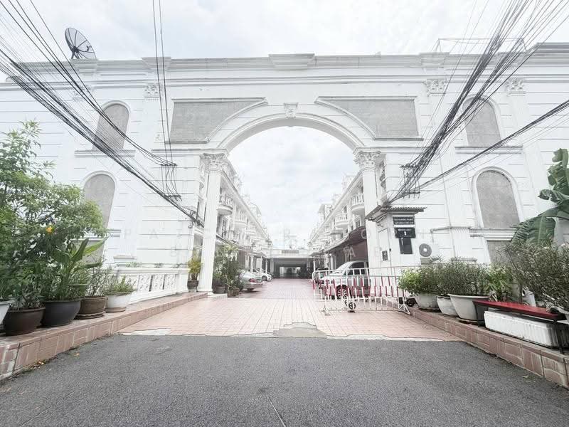 undefined, Bangkok, Khlong Tan Nua, Watthana, Bangkok, 3 Bedrooms, 250 sqm, Townhouse For Sale, by Patcharaporn Binsorlae, 500575939 - DDproperty.com