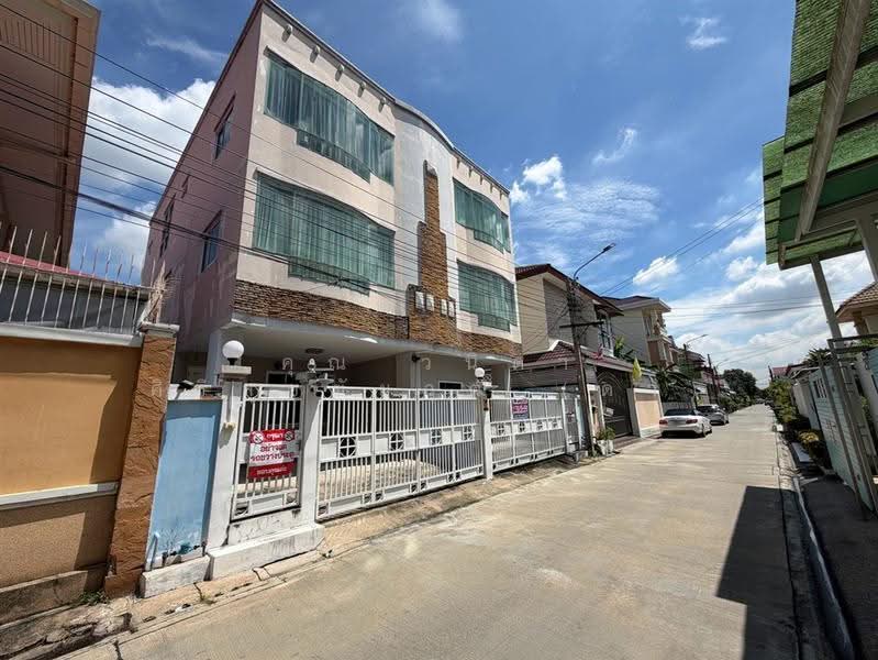 บ้านเดี่ยว 3 ชั้น 25.5 ตร.ว. บ้านแฝดใกล้รถไฟฟ้ารามอินทรา กม.4 ซอยรามอินทรา39, Bangkok, ถนนรามอินทรา, Anusaowari, Bang Khen, Bangkok, 3 Bedrooms, 180 sqm, Semi-Detached House (Twin House) For Sale, by คุณ วนิดา ศิริสุขชัยวุฒิ (ดา), 500575987 - DDproperty.com