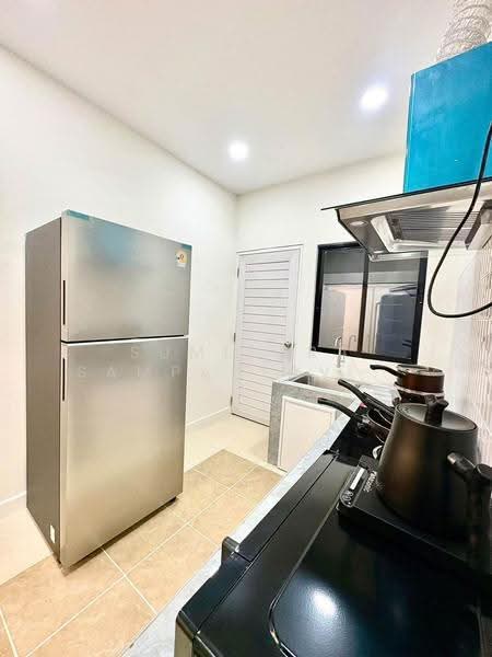 Home for rent Huai Khwang, Ratchadapisek, Bangkok, Samsen Nok, Huai Khwang, Bangkok, 5 Bedrooms, 200 sqm, Single Detached House For Rent, by Sumitara Sampattavanija, 500576011 - DDproperty.com