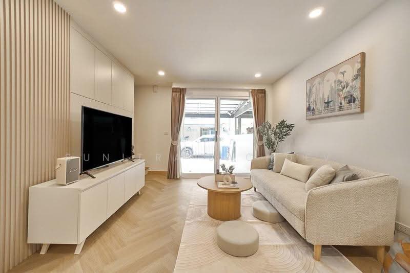 Patio Pattanakarn 38, Bangkok, Soi Phatthanakan 38 Phatthanakan Road, Suan Luang, Bangkok, 3 Bedrooms, 160 sqm, Townhouse For Rent, by Sunitra Sachdev, 500576056 - DDproperty.com