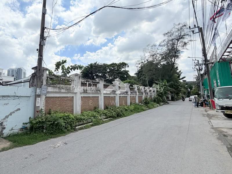 ขายที่ดินพร้อมสิ่งปลูกสร้าง 552 ตร.วา ซอยสุขุมวิท 68 ใกล้บีทีเอสอุดมสุข แบงค็อกมอลล์ ไบเทค, กรุงเทพ, สุขุมวิท, บางนาเหนือ, บางนา, กรุงเทพ, 2,208 ตร.ม., ที่ดิน ขาย, โดย Chidaphar Beawlek, 500576159 - DDproperty.com