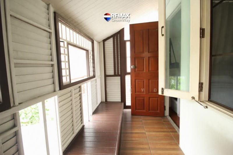 CORNER DETACHED HOUSE IN BANG WAEK 60 SQ.WAH | 148 SQ.M. | 4 BEDROOMS | 2 BATHROOMS, Bangkok, บางแวก, Bang Waek, Phasi Charoen, Bangkok, 4 Bedrooms, 148 sqm, Single Detached House For Sale, by Poonyawee Puthong, 500576586 - บ้านเดี่ยว บางแวก ราชพฤกษ์ จรัญ 60 ตรว. - DDproperty.com