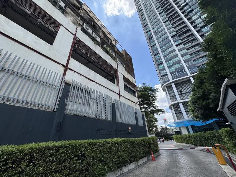 ขายตึกใหญ่ 5 ชั้น ติดถนนรัชดาภิเษก ใกล้ MRT ห้วยขวาง เพียง 350 ม. | มีลิฟต์และที่จอดรถส่วนตัว, กรุงเทพ, ห้วยขวาง, กรุงเทพ, 1,800 ตร.ม., ตึกแถว-อาคารพาณิชย์ ขาย, โดย Ohm Panitarn, 500576662 - DDproperty.com
