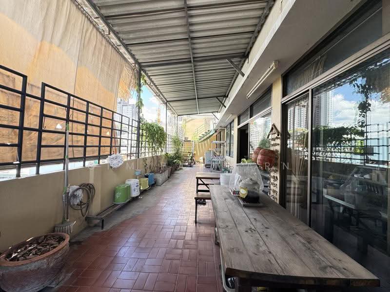 ขายตึกใหญ่ 5 ชั้น ติดถนนรัชดาภิเษก ใกล้ MRT ห้วยขวาง เพียง 350 ม. | มีลิฟต์และที่จอดรถส่วนตัว, Bangkok, Huai Khwang, Bangkok, , 1,800 sqm, Shophouse For Sale, by Ohm Panitarn, 500576662 - DDproperty.com