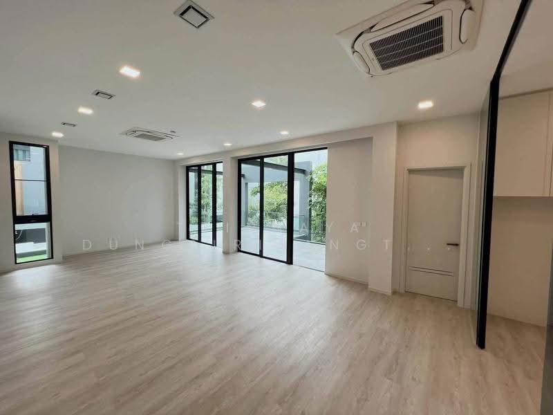 VIVE Krungthep Kreetha, Bangkok, Krungthep Kreetha Road, Saphan Sung, Bangkok, 4 Bedrooms, 421 sqm, Single Detached House For Rent, by Trinnaya Dungsirisangthong, 500577012 - DDproperty.com