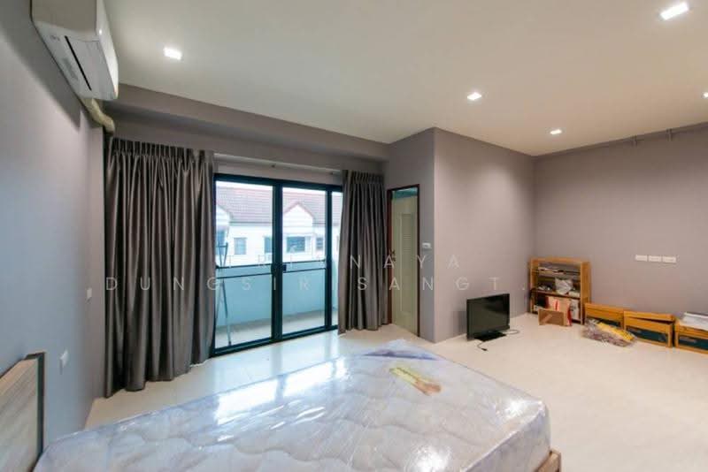 4-BR House, Bangkok, Khlong Kum, Bueng Kum, Bangkok, 4 Bedrooms, 325 sqm, Single Detached House For Sale, by Trinnaya Dungsirisangthong, 500577101 - DDproperty.com