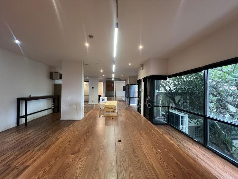 พื้นที่ให้เช่า 657 ตรม. ติด MRT ลุมพินี ถนนพระราม 4, Bangkok, Thung Maha Mek, Sathon, Bangkok, , 657 sqm, Office Space For Rent, by Panthawan Keeratithavornanan, 500577133 - DDproperty.com