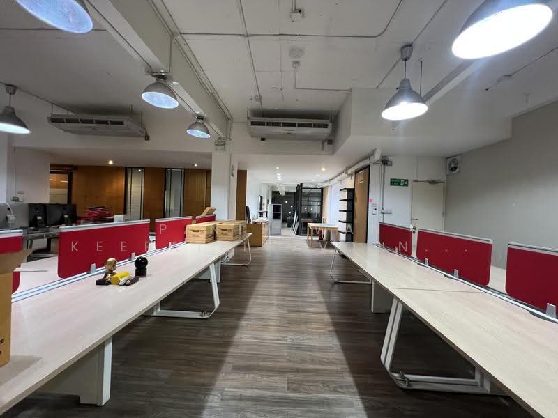 พื้นที่ให้เช่า 657 ตรม. ติด MRT ลุมพินี ถนนพระราม 4, Bangkok, Thung Maha Mek, Sathon, Bangkok, , 657 sqm, Office Space For Rent, by Panthawan Keeratithavornanan, 500577133 - DDproperty.com