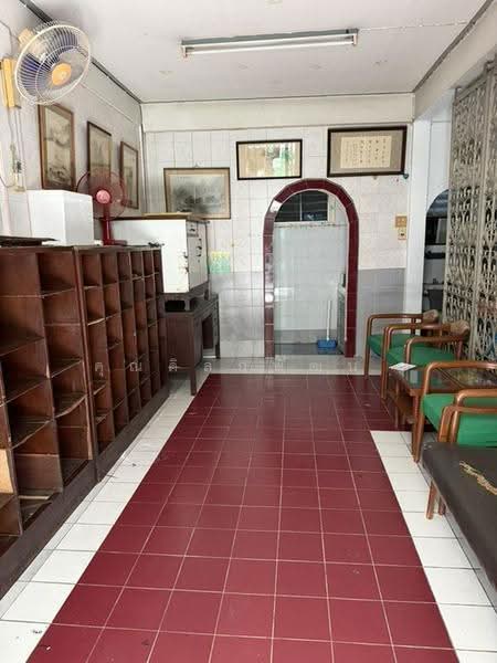 ขายตึกแถว 2 คูหา 3 ชั้น ย่านสาทร-จันทน์ 18/7 รวม 3.9 ล้านบาท เข้าอยู่ได้ทันที ใกล้BTS สะพานตากสิน, bangkok, Thung Wat Don, Sathon, Bangkok, , 100 sqm, Shophouse For Sale, by คุณดิลกพัฒน์, 500577309 - DDproperty.com
