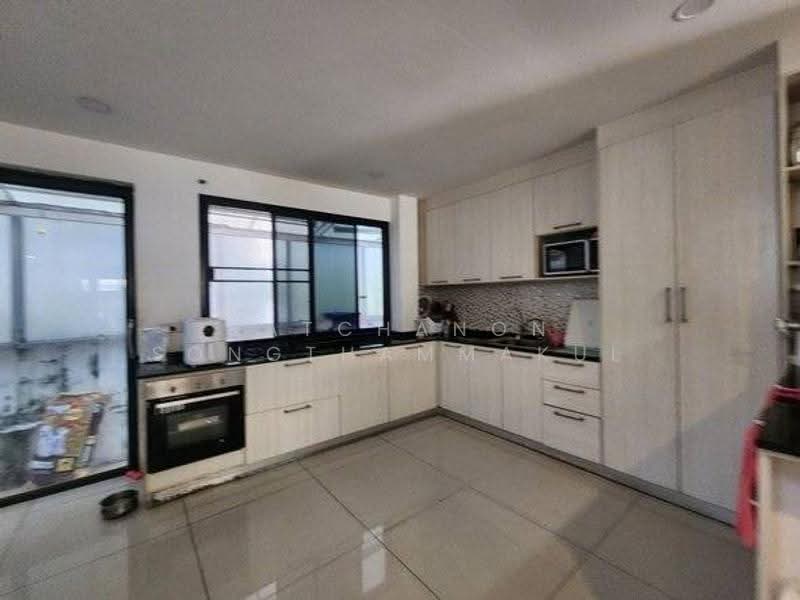 7-BR House, Bangkok, Praborommaharatchawang, Phra Nakhon, Bangkok, 7 Bedrooms, 58 sqm, Single Detached House For Sale, by Ratchanon Songthammakul, 500577349 - DDproperty.com