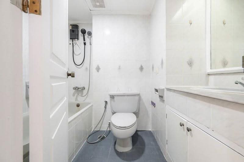 Regent Srinakarin Tower, Bangkok, Prachit Alley, Suan Luang, Bangkok, Studio, 31 sqm, Condo For Sale, by Pavadee Boonyarith, 500577363 - DDproperty.com