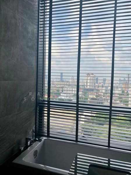 The Esse Sukhumvit 36, Bangkok, Soi Sukhumvit 36, Sukhumvit Road, Phra Kanong, Khlong Toei, Bangkok, 2 Bedrooms, 72 sqm, Condo For Rent, by Ratchanon Songthammakul, 500577539 - DDproperty.com
