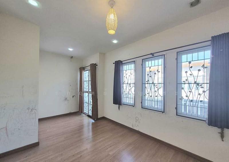Golden Town Ramkhamhaeng-Wongwaen, bangkok, Rat Phatthana Road, Saphan Sung, Bangkok, 4 Bedrooms, 120 sqm, Townhouse For Sale, by กรกฤตย์ บุญสระ, 500577692 - DDproperty.com