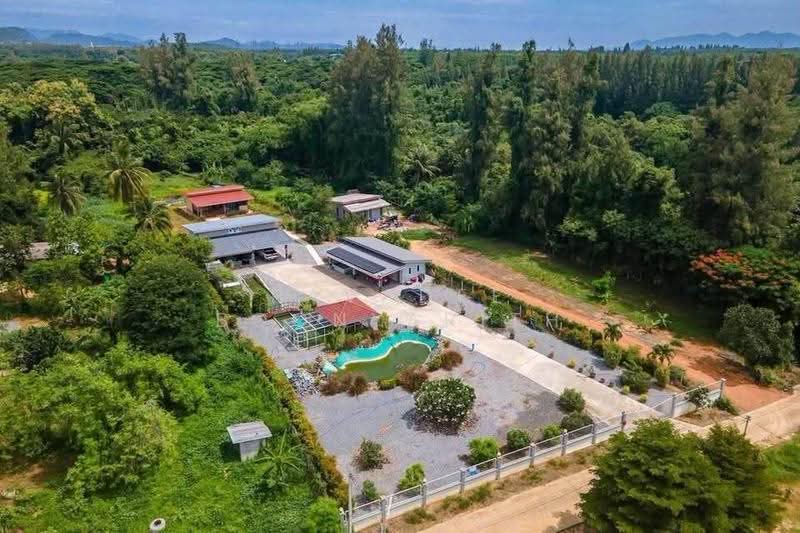 4-BR House, Prachuap Khiri Khan, Hua Hin, Prachuap Khiri Khan, 4 Bedrooms, 382 sqm, Single Detached House For Sale, by Pavadee Boonyarith, 500577732 - DDproperty.com