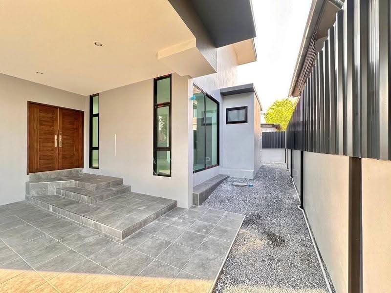 3-BR House, Bangkok, Saphan Song, Wang Thonglang, Bangkok, 3 Bedrooms, 280 sqm, Single Detached House For Sale, by Tanapat Sakonsontised, 500578230 - DDproperty.com