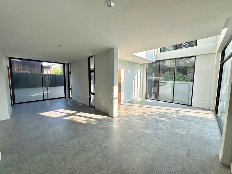 บ้าน 3-ห้องนอน, กรุงเทพ, สะพานสอง, วังทองหลาง, กรุงเทพ, 280 ตร.ม., บ้านเดี่ยว ขาย, โดย Tanapat Sakonsontised, 500578230 - DDproperty.com