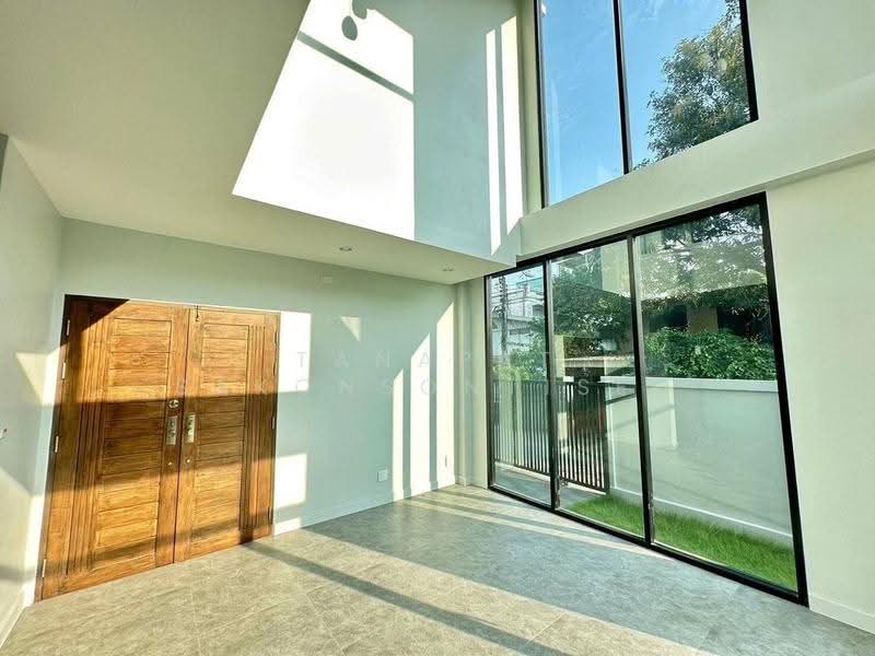 3-BR House, Bangkok, Saphan Song, Wang Thonglang, Bangkok, 3 Bedrooms, 280 sqm, Single Detached House For Sale, by Tanapat Sakonsontised, 500578230 - DDproperty.com