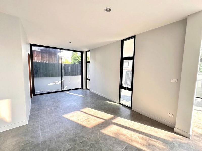 บ้าน 3-ห้องนอน, กรุงเทพ, สะพานสอง, วังทองหลาง, กรุงเทพ, 280 ตร.ม., บ้านเดี่ยว ขาย, โดย Tanapat Sakonsontised, 500578230 - DDproperty.com