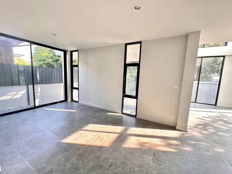 3-BR House, Bangkok, Saphan Song, Wang Thonglang, Bangkok, 3 Bedrooms, 280 sqm, Single Detached House For Sale, by Tanapat Sakonsontised, 500578230 - DDproperty.com