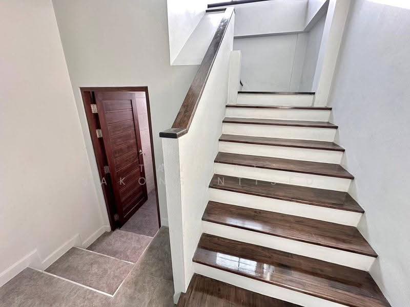 3-BR House, Bangkok, Saphan Song, Wang Thonglang, Bangkok, 3 Bedrooms, 280 sqm, Single Detached House For Sale, by Tanapat Sakonsontised, 500578230 - DDproperty.com