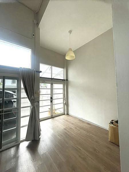 5-BR Townhouse, Bangkok, Din Daeng, Bangkok, 5 Bedrooms, 495 sqm, Townhouse For Rent, by Tanapat Sakonsontised, 500578283 - DDproperty.com