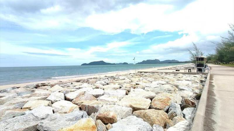 ขายที่ดินติดทะเลสามร้อยยอด ใกล้ปราณบุรี หลังติดภูเขา หน้ากว้างกว่า 25 เมตร, ประจวบคีรีขันธ์, สามร้อยยอด, ประจวบคีรีขันธ์, 1,560 ตร.ม., ที่ดิน ขาย, โดย Acute Realty Partner Co.,Ltd., 500578323 - DDproperty.com