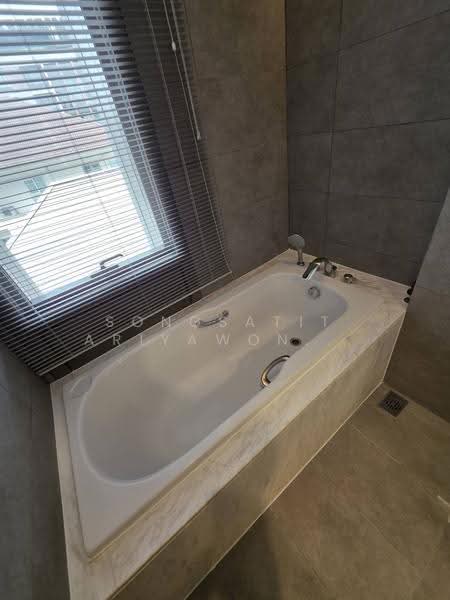 Piya Residence, Bangkok, Soi Sukhumvit 28-30, Khong Tan, Khlong Toei, Bangkok, 2 Bedrooms, 115 sqm, Condo For Rent, by Songsatit Ariyawongwiwat, 500578358 - DDproperty.com