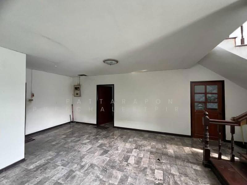 3-BR House, Bangkok, Bang Chun, Khlong Sam Wa, Bangkok, 3 Bedrooms, 350 sqm, Single Detached House For Sale, by Pattarapon Preechalertpiriya, 500578406 - DDproperty.com