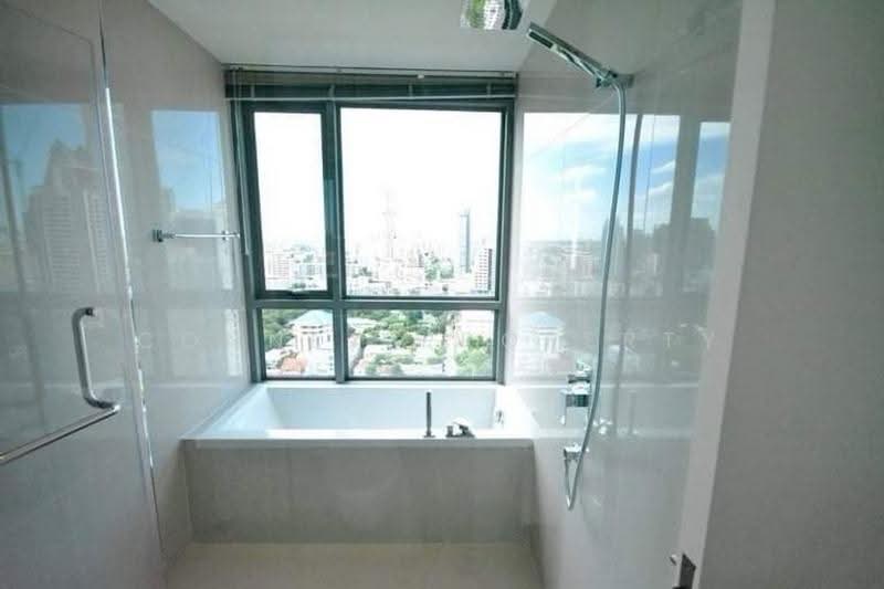 H Sukhumvit 43, Bangkok, 28 Sukhumvit 34 Road, Khlong Tan Nua, Watthana, Bangkok, 2 Bedrooms, 60 sqm, Condo For Rent, by Connex Property, 500578448 - DDproperty.com