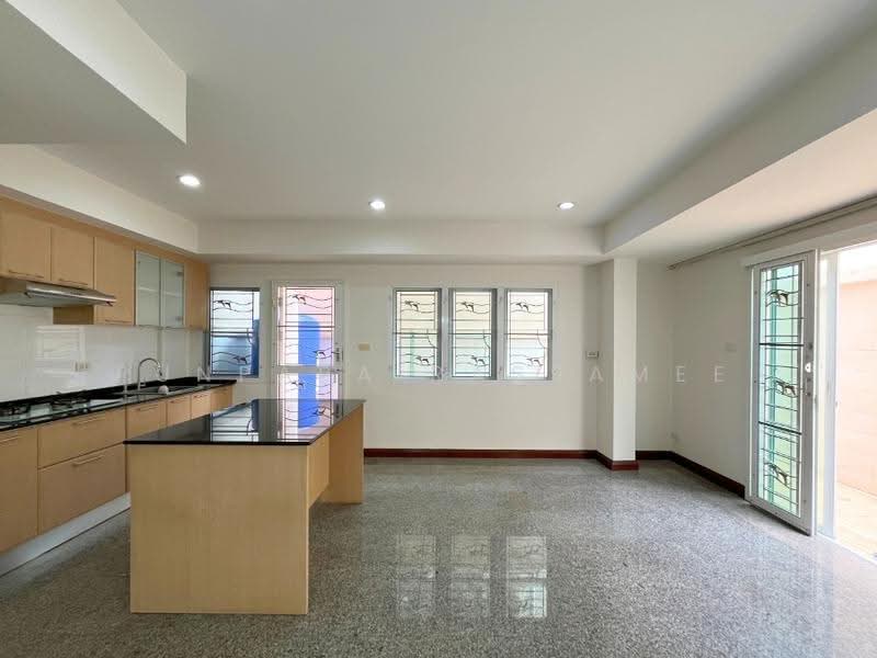 Suparom, Nonthaburi, Bang Phut, Pak Kret, Nonthaburi, 3 Bedrooms, 280 sqm, Townhouse For Sale, by Punpapa Rassamee, 500578688 - DDproperty.com