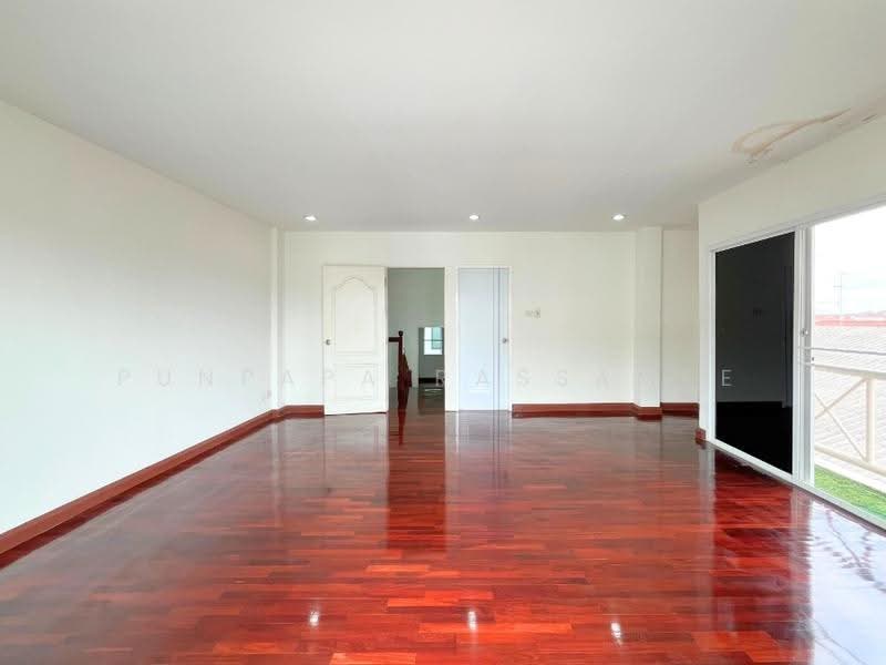Suparom, Nonthaburi, Bang Phut, Pak Kret, Nonthaburi, 3 Bedrooms, 280 sqm, Townhouse For Sale, by Punpapa Rassamee, 500578688 - DDproperty.com